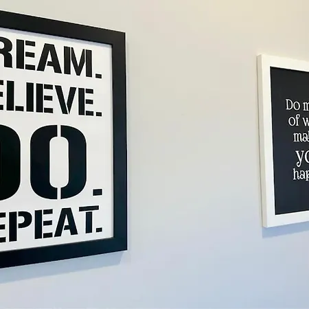 Walezy - Peaceful Retreat, 10 Minutes To Old Town & Seaside منزل للإقامة *