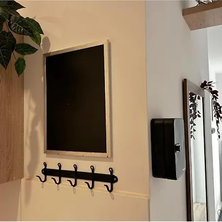 Walezy - Peaceful Retreat, 10 Minutes To Old Town & Seaside Проживание в семье *