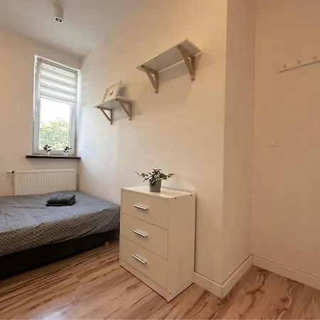 Walezy - Peaceful Retreat, 10 Minutes To Old Town & Seaside Quarto em Acomodações Particulares Gdańsk