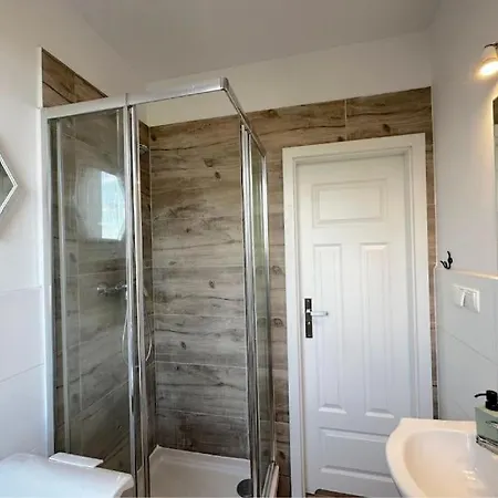 Walezy - Peaceful Retreat, 10 Minutes To Old Town & Seaside Habitación en casa particular Gdansk